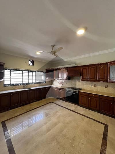 I-8/2 Beautiful One Kanal 3 Bedroom Upper Portion With Separate Gate For Rent