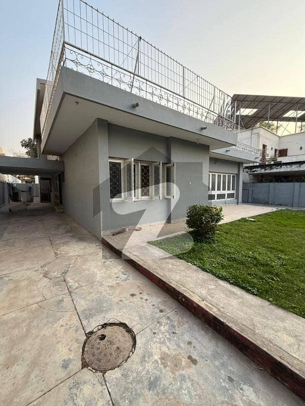 House With Big Garden House With Big Garden