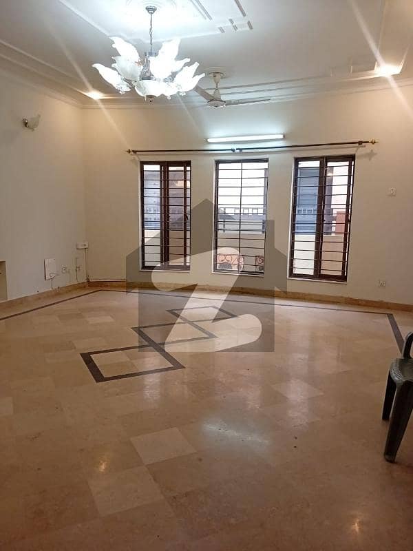 ای ۔ 11 اسلام آباد میں 3 کمروں کا 18 مرلہ بالائی پورشن 1.5 لاکھ میں کرایہ پر دستیاب ہے۔ ای ۔ 11 اسلام آباد میں 3 کمروں کا 18 مرلہ بالائی پورشن 1.5 لاکھ میں کرایہ پر دستیاب ہے۔