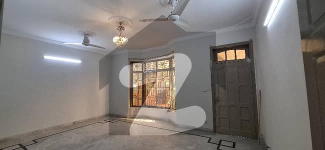 مارگلہ ٹاؤن فیز 2 مارگلہ ٹاؤن,اسلام آباد میں 2 کمروں کا 8 مرلہ زیریں پورشن 75.0 ہزار میں کرایہ پر دستیاب ہے۔