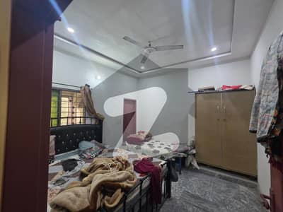 الحمرا ٹاؤن لاہور میں 3 کمروں کا 3 مرلہ مکان 1.3 کروڑ میں برائے فروخت۔