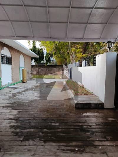 ایف ۔ 6/2 ایف ۔ 6,اسلام آباد میں 4 کمروں کا 1 کنال مکان 9.0 لاکھ میں کرایہ پر دستیاب ہے۔