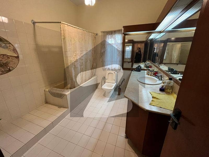 ڈی ایچ اے فیز 5 ڈی ایچ اے ڈیفینس,کراچی میں 5 کمروں کا 1 کنال مکان 10.0 کروڑ میں برائے فروخت۔ ڈی ایچ اے فیز 5 ڈی ایچ اے ڈیفینس,کراچی میں 5 کمروں کا 1 کنال مکان 10.0 کروڑ میں برائے فروخت۔