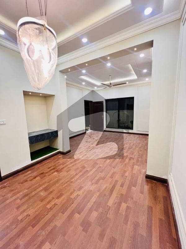 ڈی ایچ اے فیز 3 ڈیفنس (ڈی ایچ اے),لاہور میں 4 کمروں کا 10 مرلہ مکان 6.2 کروڑ میں برائے فروخت۔