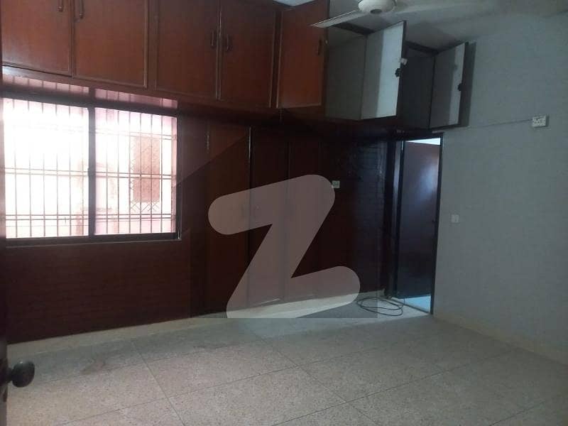 کلفٹن ۔ بلاک 5 کلفٹن,کراچی میں 4 کمروں کا 9 مرلہ مکان 2.5 لاکھ میں کرایہ پر دستیاب ہے۔