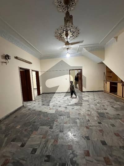 چکلالہ سکیم 3 چکلالہ سکیم,راولپنڈی میں 5 کمروں کا 10 مرلہ مکان 3.3 کروڑ میں برائے فروخت۔