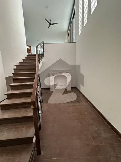 ڈی ایچ اے فیز 6 ڈی ایچ اے ڈیفینس,کراچی میں 4 کمروں کا 1 کنال مکان 5.7 لاکھ میں کرایہ پر دستیاب ہے۔