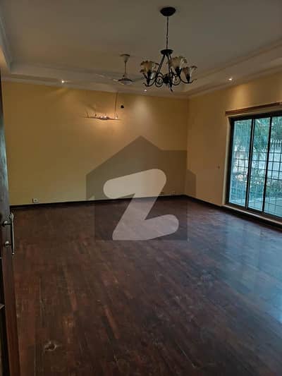 ایف ۔ 7/2 ایف ۔ 7,اسلام آباد میں 11 کمروں کا 2 کنال مکان 18.0 لاکھ میں کرایہ پر دستیاب ہے۔