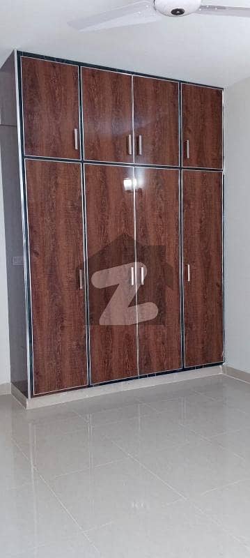 10 Marla 3 Bedrooms Flat For Rent.