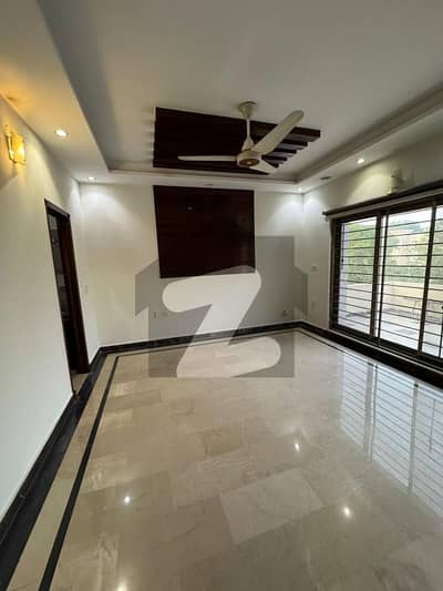 ڈی ایچ اے فیز 5 ڈیفنس (ڈی ایچ اے),لاہور میں 5 کمروں کا 1 کنال مکان 3.0 لاکھ میں کرایہ پر دستیاب ہے۔ ڈی ایچ اے فیز 5 ڈیفنس (ڈی ایچ اے),لاہور میں 5 کمروں کا 1 کنال مکان 3.0 لاکھ میں کرایہ پر دستیاب ہے۔