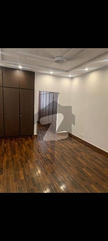 Model town Facing Park 1kanal house Availble For Rent