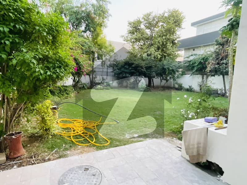 ایف ۔ 6 اسلام آباد میں 4 کمروں کا 2 کنال مکان 9.0 لاکھ میں کرایہ پر دستیاب ہے۔