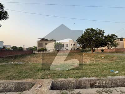 لیک سٹی میڈوز فیز 1 لیک سٹی میڈوز,لاہور میں 1 کنال رہائشی پلاٹ 2.65 کروڑ میں برائے فروخت۔