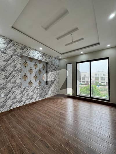 لیک سٹی ۔ سیکٹر ایم ۔ 8 لیک سٹی,رائیونڈ روڈ,لاہور میں 4 کمروں کا 5 مرلہ مکان 2.3 کروڑ میں برائے فروخت۔