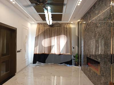 گارڈن ٹاؤن فیز 3 گارڈن ٹاؤن,گوجرانوالہ میں 5 کمروں کا 10 مرلہ مکان 4.1 کروڑ میں برائے فروخت۔