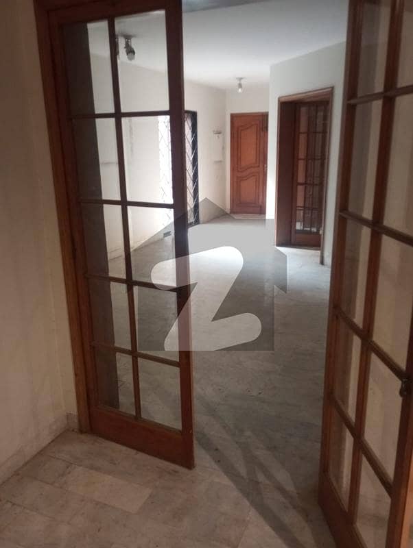 Cantt 18 Marla house prime location