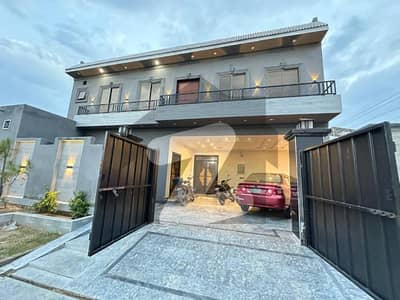 ایل ڈی اے ایوینیو ۔ بلاک بی ایل ڈی اے ایوینیو,لاہور میں 7 کمروں کا 1 کنال مکان 4.5 کروڑ میں برائے فروخت۔