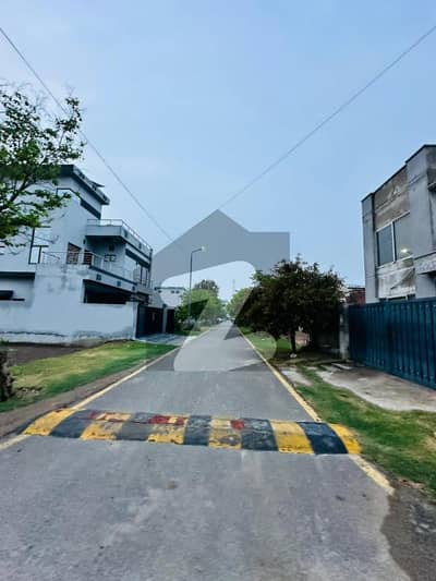 5 MARLA HOT LOCATION NEAR TO PARK AVAILABLE 5 MARLA HOT LOCATION NEAR TO PARK AVAILABLE