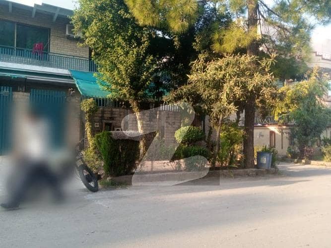 I-8 Beautiful Near Kachnar Park Ground Portion For Rent. I-8 Beautiful Near Kachnar Park Ground Portion For Rent.