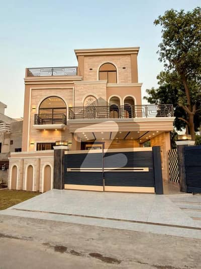 10 Marla Ultra Luxury Designer House For Sale 5 Beds | A True Masterpiece