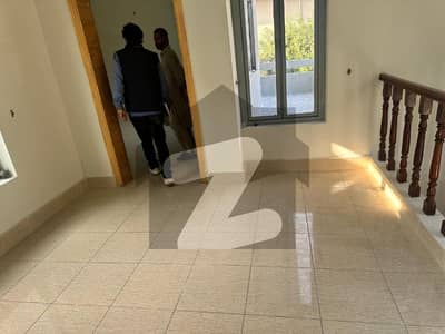 F 10/4 First Floor 500 Square Yard For Rent