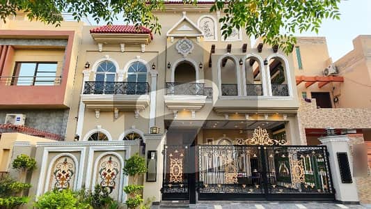 Facing Park 10 Marla House For Sale In The Perfect Location Of Formanites Housing Scheme - Block D