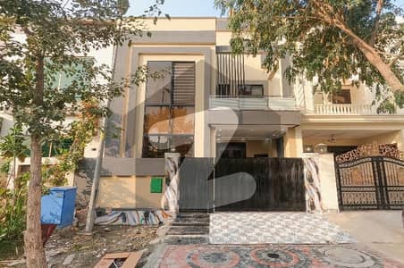 بحریہ نشیمن لاہور میں 3 کمروں کا 5 مرلہ مکان 1.6 کروڑ میں برائے فروخت۔