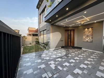 ڈی ایچ اے فیز 7 ڈیفنس (ڈی ایچ اے),لاہور میں 4 کمروں کا 10 مرلہ مکان 3.8 کروڑ میں برائے فروخت۔