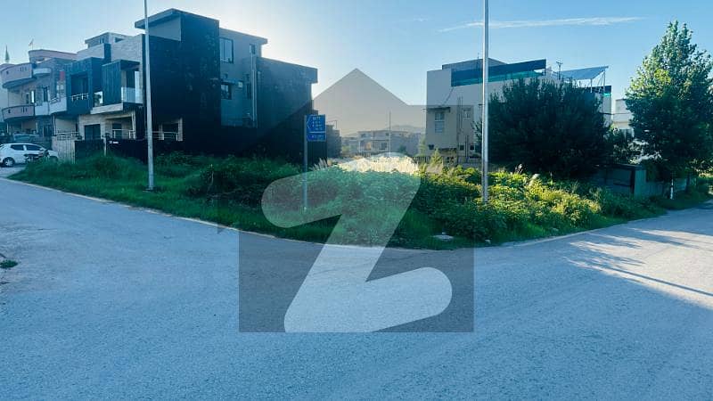 MAIN DOUBLE ROAD PLOT AT REASONABLE PRICE