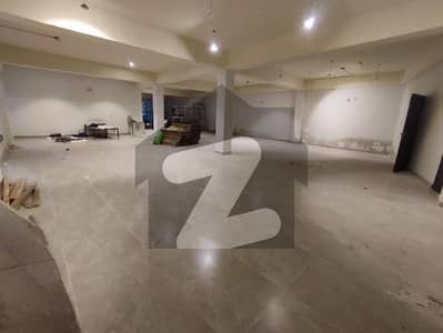 جوہر ٹاؤن لاہور میں 1 کنال دفتر 4.5 لاکھ میں کرایہ پر دستیاب ہے۔