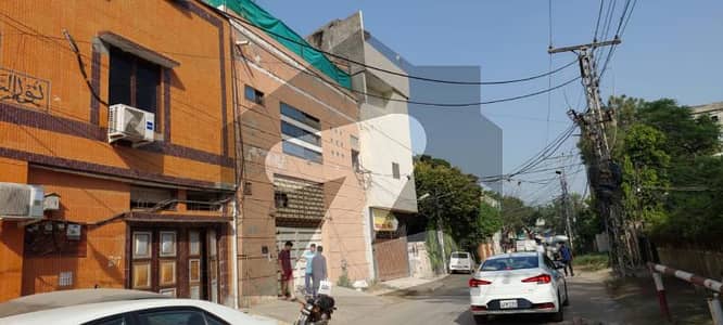 Furnished Room Available For Rent In Gulberg Lahore