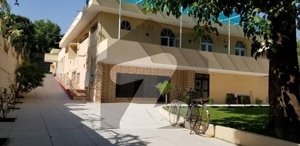 ایف ۔ 6 اسلام آباد میں 5 کمروں کا 4 کنال مکان 14.5 لاکھ میں کرایہ پر دستیاب ہے۔