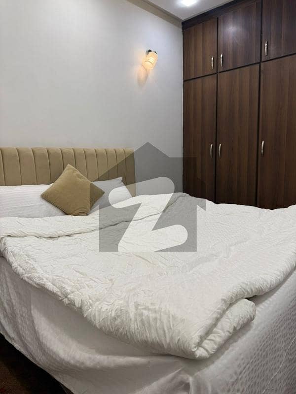 I 8 3 Female Room Available For Rent