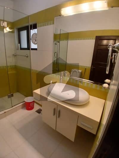 ایف ۔ 10 اسلام آباد میں 4 کمروں کا 1 کنال مکان 5.0 لاکھ میں کرایہ پر دستیاب ہے۔