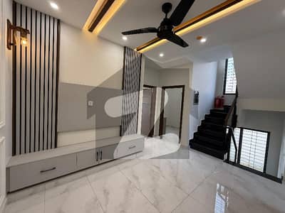 ڈی ایچ اے 11 رہبر لاہور میں 3 کمروں کا 5 مرلہ مکان 1.1 لاکھ میں کرایہ پر دستیاب ہے۔ ڈی ایچ اے 11 رہبر لاہور میں 3 کمروں کا 5 مرلہ مکان 1.1 لاکھ میں کرایہ پر دستیاب ہے۔