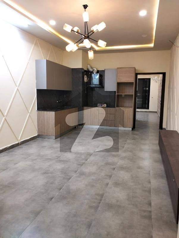 بحریہ ٹاؤن فیز 7 بحریہ ٹاؤن راولپنڈی,راولپنڈی میں 2 کمروں کا 4 مرلہ فلیٹ 55.0 ہزار میں کرایہ پر دستیاب ہے۔