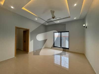 ڈی ایچ اے فیز 4 ڈیفنس (ڈی ایچ اے),لاہور میں 4 کمروں کا 10 مرلہ مکان 1.75 لاکھ میں کرایہ پر دستیاب ہے۔