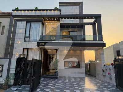 10 MARLA ULTRA LUXURY DESIGNER HOUSE | VERY NEAR PARK | MODERN DESIGN | INVESTOR RATE