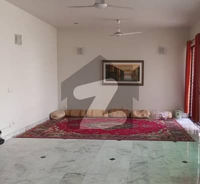 ڈی ایچ اے فیز 8 ڈی ایچ اے ڈیفینس,کراچی میں 6 کمروں کا 1 کنال مکان 5.0 لاکھ میں کرایہ پر دستیاب ہے۔