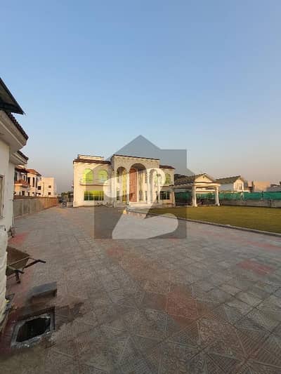Executive Block 5 Kanal Triple-Storey Farmhouse Available for Rent in Gulberg Green, Islamabad