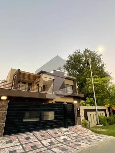 ڈی ایچ اے فیز 8 سابقہ ​​پارک ویو ڈی ایچ اے فیز 8,ڈی ایچ اے ڈیفینس,لاہور میں 5 کمروں کا 1 کنال مکان 7.85 کروڑ میں برائے فروخت۔