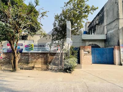 سیٹیلائیٹ ٹاؤن گوجرانوالہ میں 8 کمروں کا 1 کنال مکان 1.8 لاکھ میں کرایہ پر دستیاب ہے۔