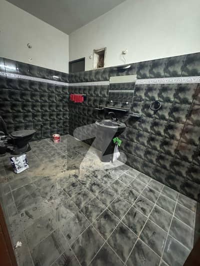 پی ای سی ایچ ایس جمشید ٹاؤن,کراچی میں 6 کمروں کا 8 مرلہ مکان 3.5 لاکھ میں کرایہ پر دستیاب ہے۔