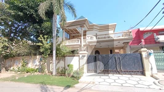 ڈی ایچ اے فیز 1 - بلاک ڈی فیز 1,ڈیفنس (ڈی ایچ اے),لاہور میں 4 کمروں کا 12 مرلہ مکان 4.3 کروڑ میں برائے فروخت۔