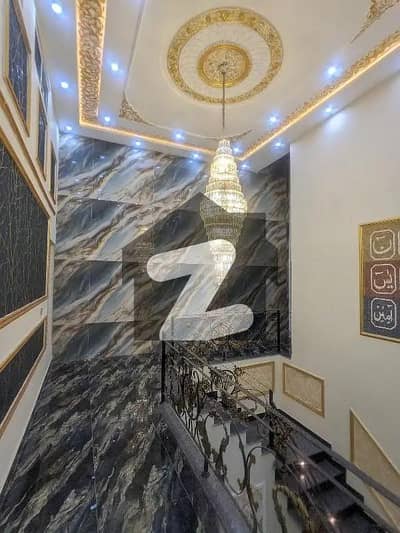 علامہ اقبال ٹاؤن لاہور میں 6 کمروں کا 10 مرلہ مکان 7.5 کروڑ میں برائے فروخت۔