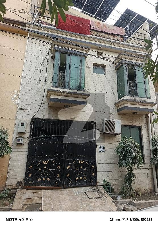 ایجوکیشن ٹاؤن لاہور میں 5 کمروں کا 6 مرلہ مکان 2.9 کروڑ میں برائے فروخت۔