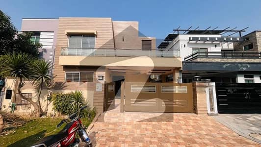 ڈی ایچ اے فیز 5 ڈیفنس (ڈی ایچ اے),لاہور میں 5 کمروں کا 10 مرلہ مکان 2.65 لاکھ میں کرایہ پر دستیاب ہے۔