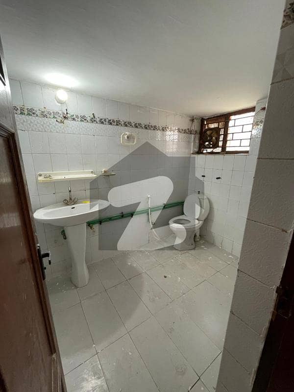 I-8 Upper portion available for rent I-8 Upper portion available for rent