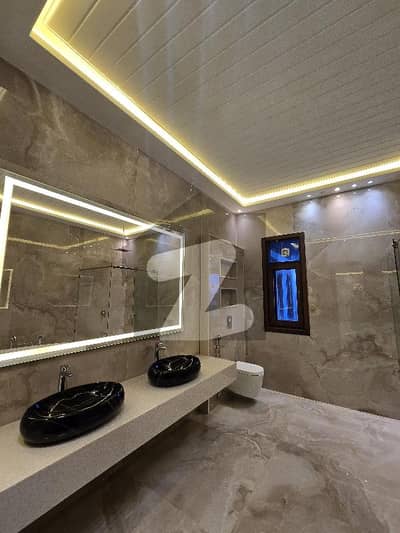 کے ڈی اے سکیم 1 کراچی میں 3 کمروں کا 8 مرلہ فلیٹ 6.0 کروڑ میں برائے فروخت۔