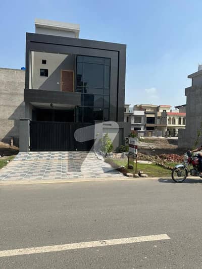 پارک ویو سٹی ۔ روز بلاک پارک ویو سٹی,لاہور میں 4 کمروں کا 5 مرلہ مکان 2.45 کروڑ میں برائے فروخت۔ پارک ویو سٹی ۔ روز بلاک پارک ویو سٹی,لاہور میں 4 کمروں کا 5 مرلہ مکان 2.45 کروڑ میں برائے فروخت۔